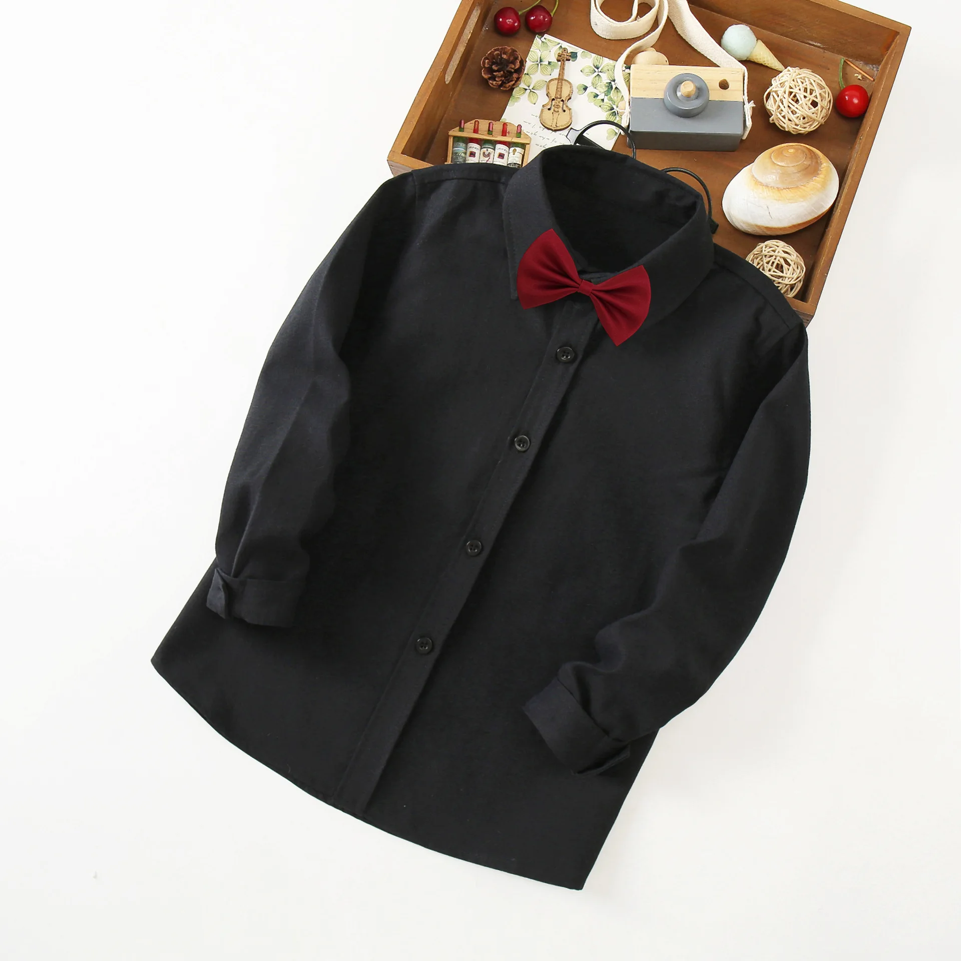 black top red bow