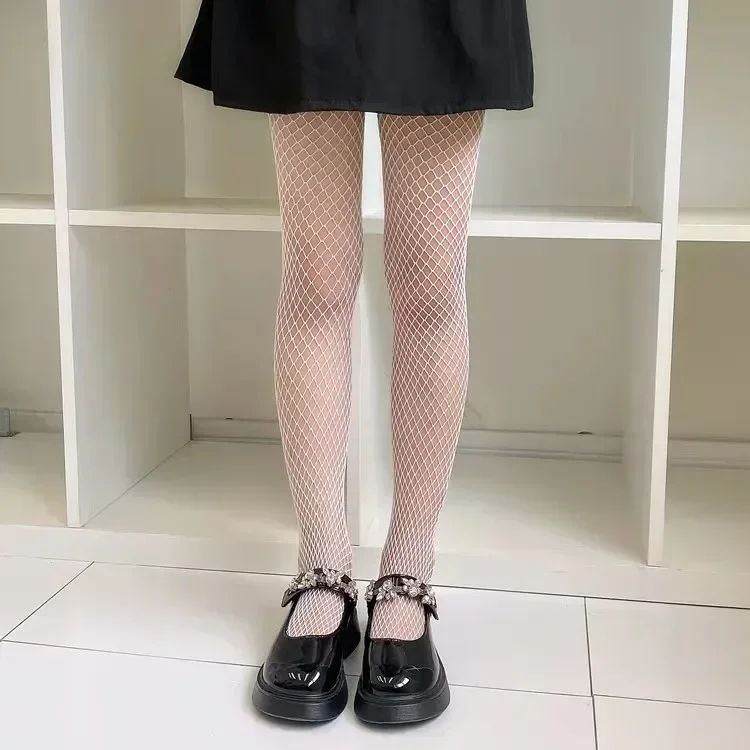 White mesh C