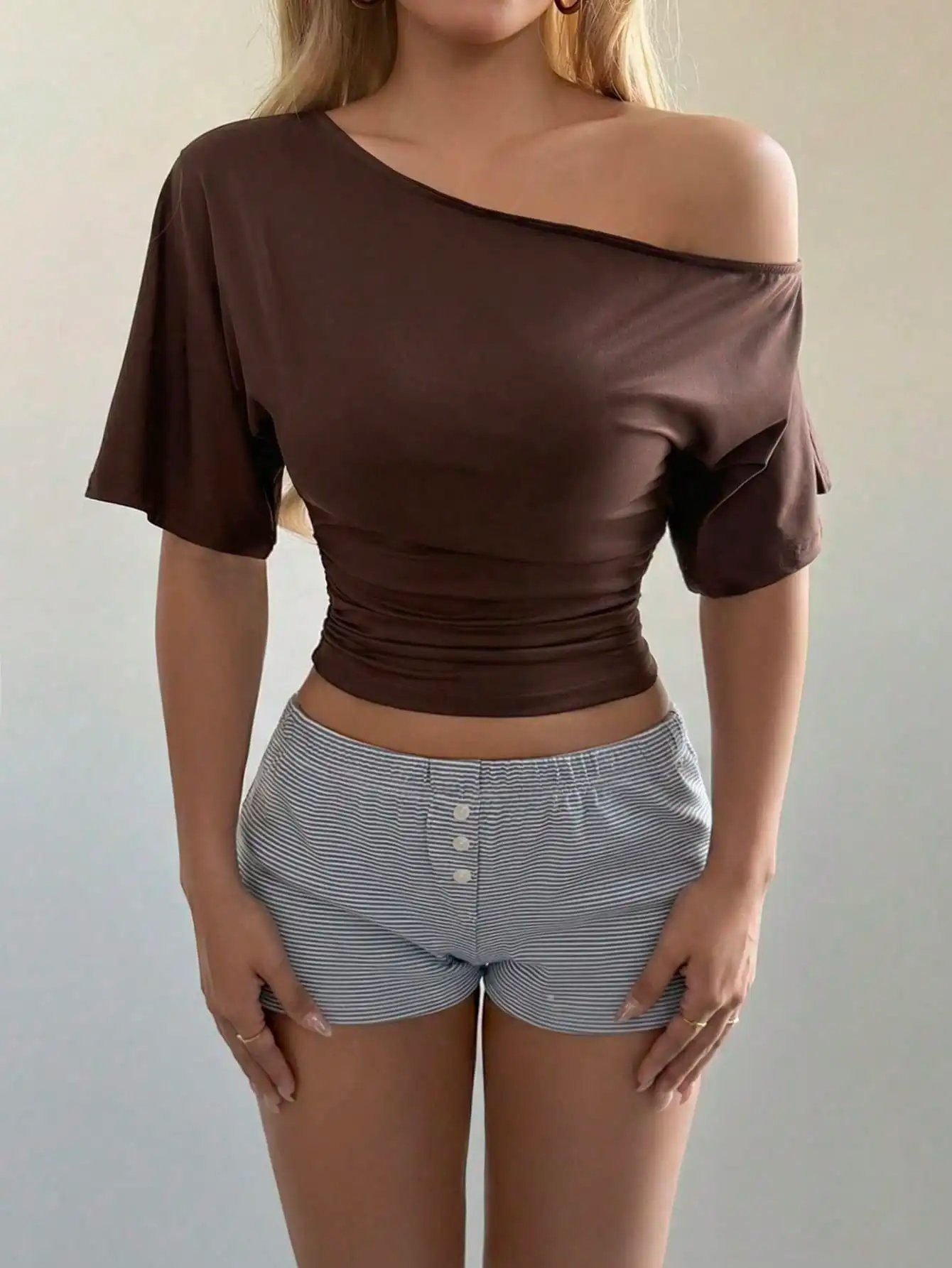 Women's Off Shoulder Tops Summer New Fashion Slim Solid Short Sleeve Cropped Femme Party Sexy Street Casual Basics Pullover Tees