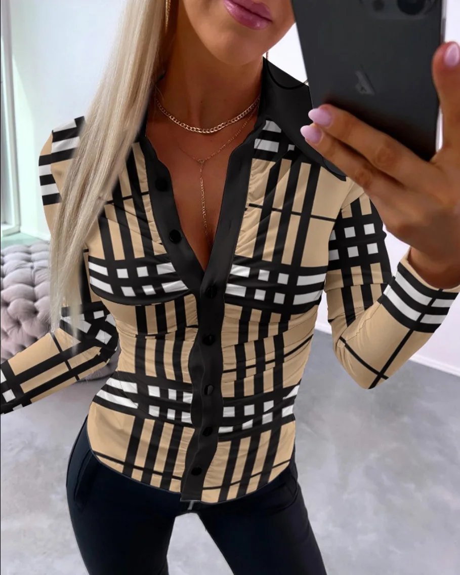 Women's Long Sleeve Plaid Print Button Down Shirt with Contrast Collar and Fitted Silhouette for Chic Office Wear
