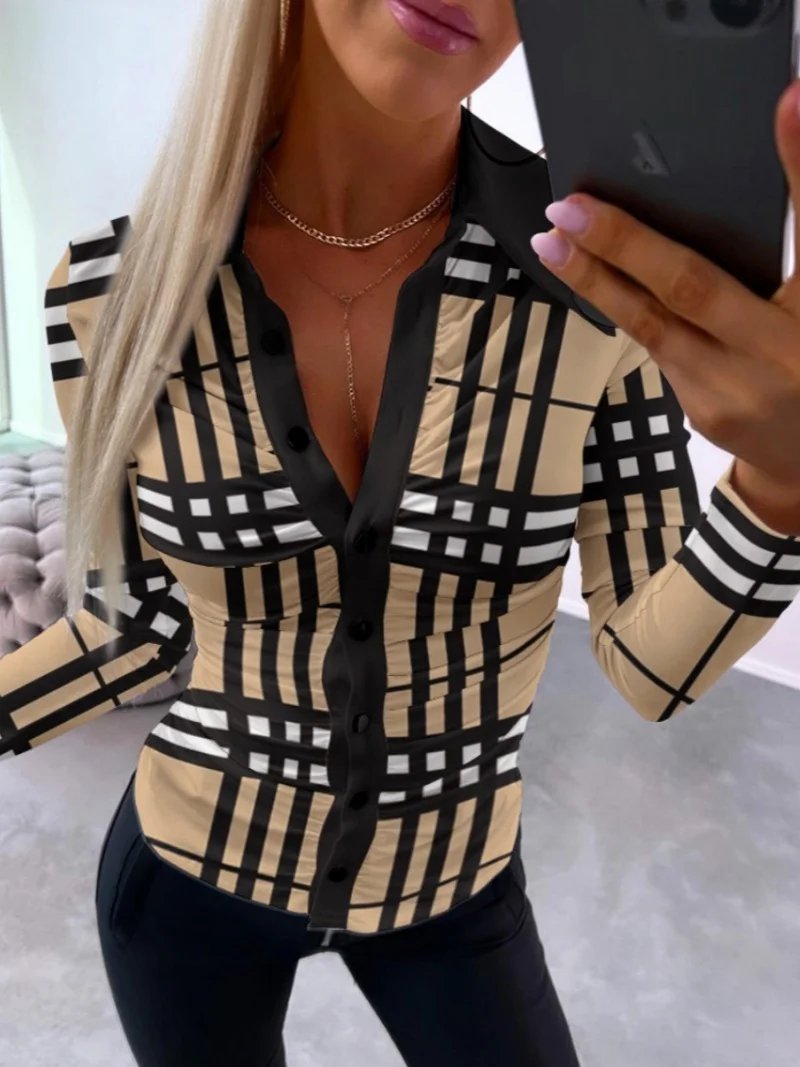 Women's Long Sleeve Plaid Print Button Down Shirt with Contrast Collar and Fitted Silhouette for Chic Office Wear