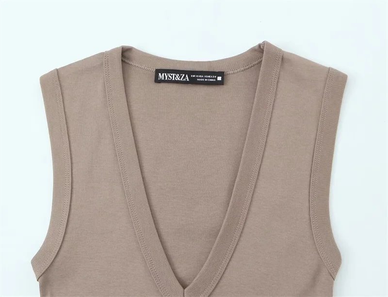 Women's Top 2026 Spring New Style Solid Color Sleeveless Sexy V-Neck Simple Slim Fit Top Casual Fashion Versatile