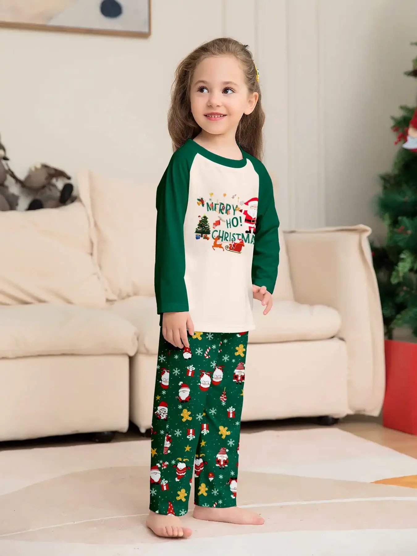 2027 New Year's Costumes Family Christmas Pyjamas Set Mom Daughter Dad Son Matching Outfits Green Print Cute Sleepwear Xmas Look