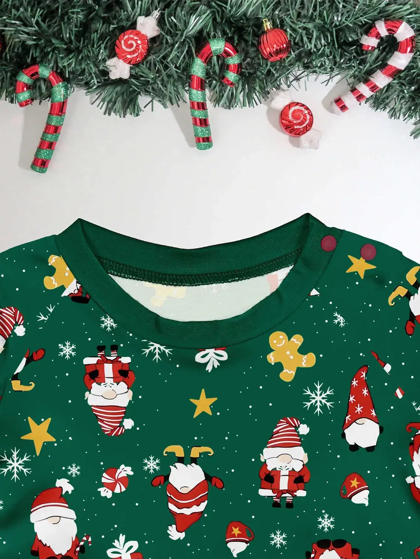 2027 New Year's Costumes Family Christmas Pyjamas Set Mom Daughter Dad Son Matching Outfits Green Print Cute Sleepwear Xmas Look