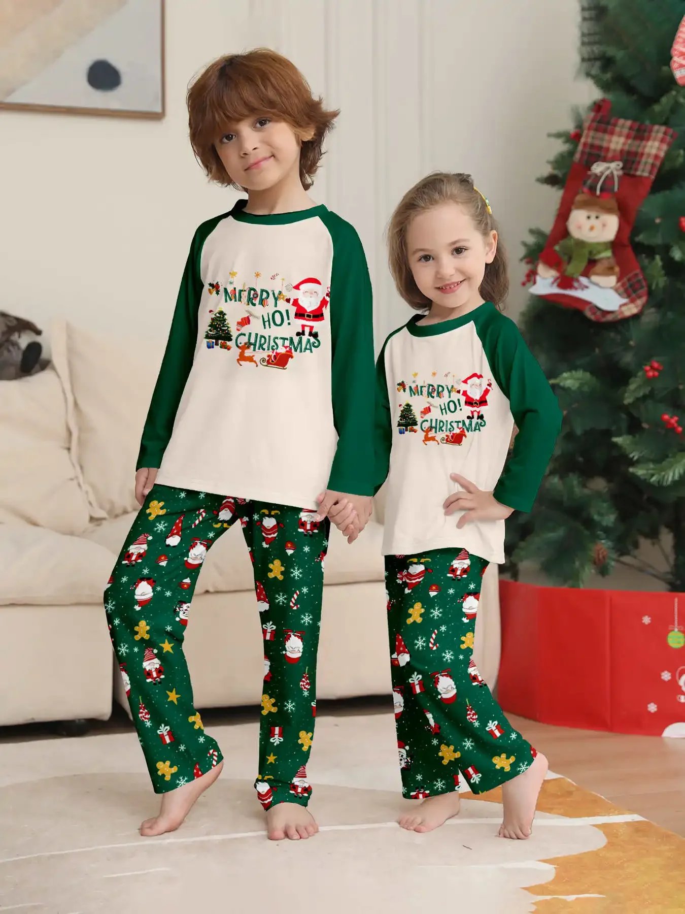 2027 New Year's Costumes Family Christmas Pyjamas Set Mom Daughter Dad Son Matching Outfits Green Print Cute Sleepwear Xmas Look
