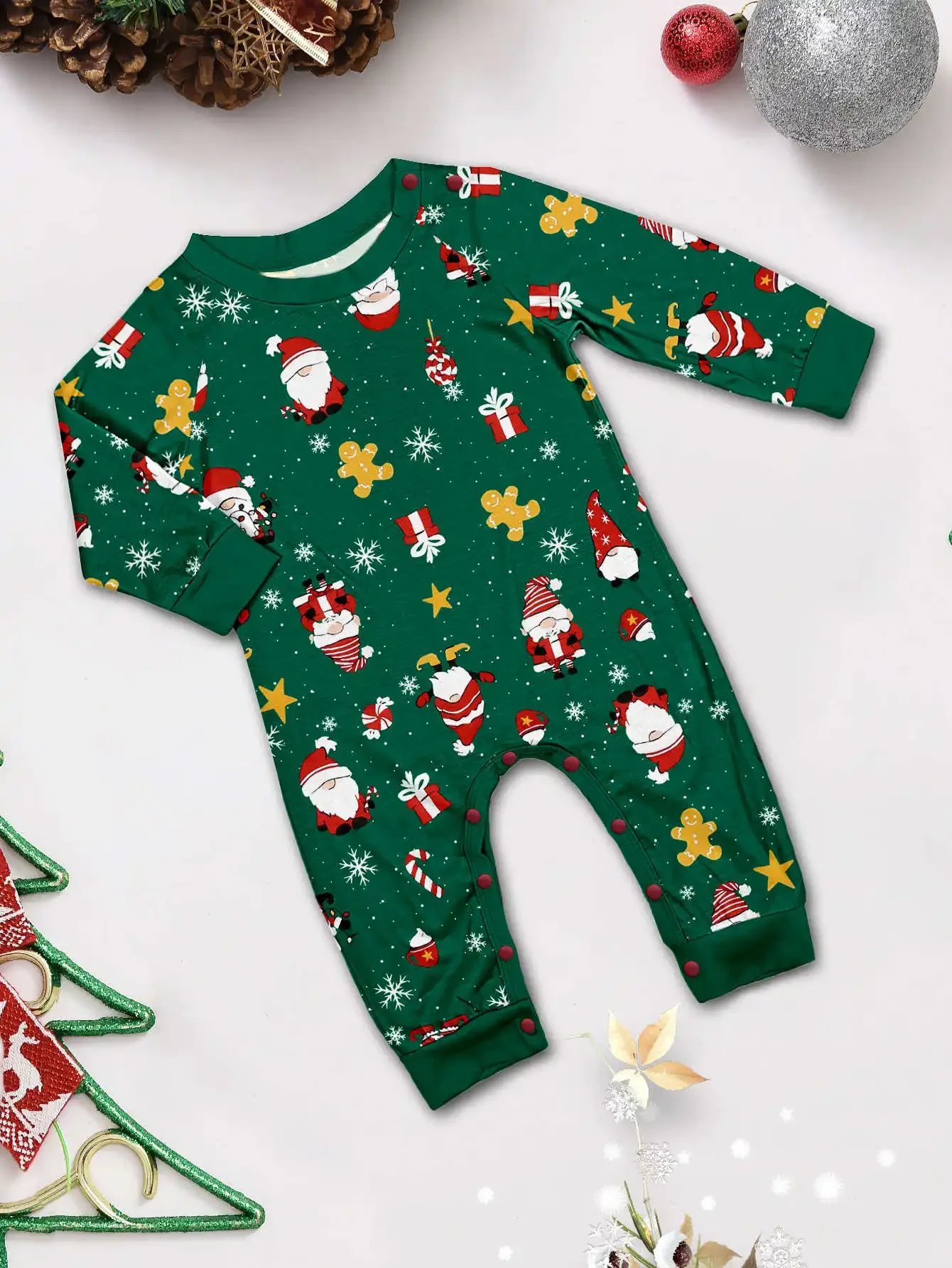 2027 New Year's Costumes Family Christmas Pyjamas Set Mom Daughter Dad Son Matching Outfits Green Print Cute Sleepwear Xmas Look