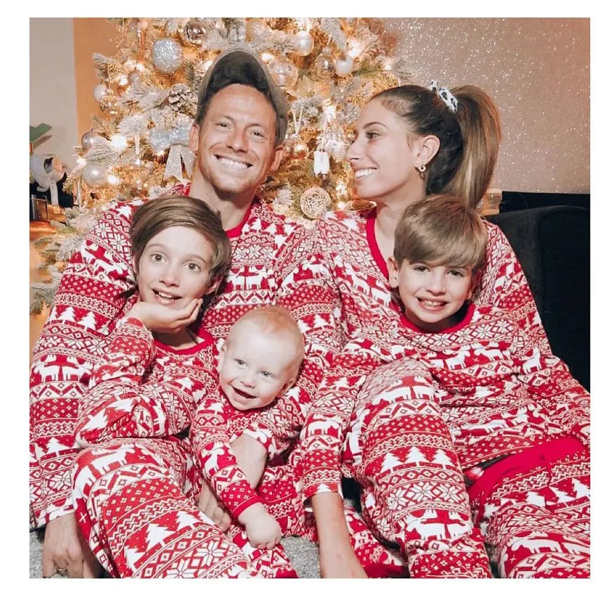 2025 New Family Christmas Pajamas Mom Dad Kids Matching Clothing Set Baby Romper Pjs Soft Loose 2 Pieces Suit Homewear Xmas Look 2025 New Family Christmas Pajamas Mom Dad Kids Matching Clothing Set Baby Romper Pjs Soft Loose 2 Pieces Suit Homewear Xmas Look