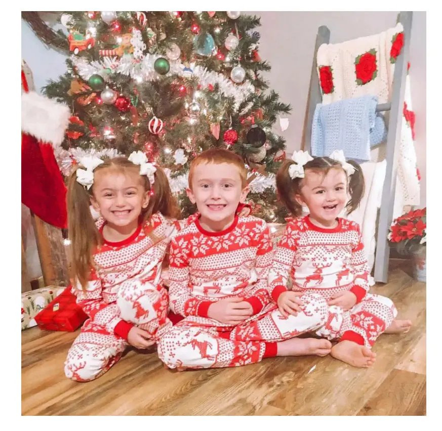 2025 New Family Christmas Pajamas Mom Dad Kids Matching Clothing Set Baby Romper Pjs Soft Loose 2 Pieces Suit Homewear Xmas Look 2025 New Family Christmas Pajamas Mom Dad Kids Matching Clothing Set Baby Romper Pjs Soft Loose 2 Pieces Suit Homewear Xmas Look